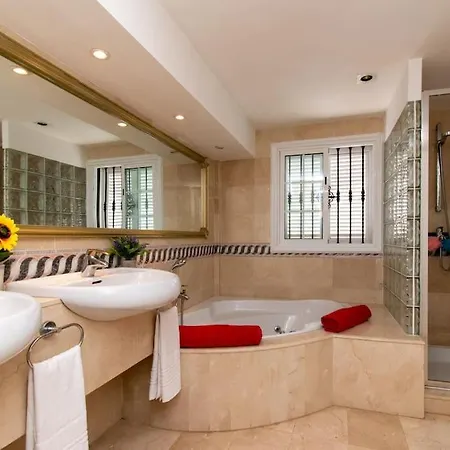 Skylight. Wonderful 6 Bedroom Villa. Villa