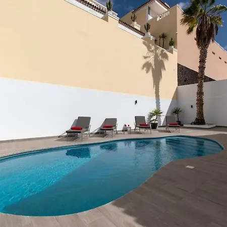 Skylight. Wonderful 6 Bedroom Villa. *